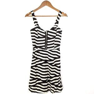 Pink Owl Black Striped Fit & Flare Sweetheart Neck Zip Detail Dress Size…